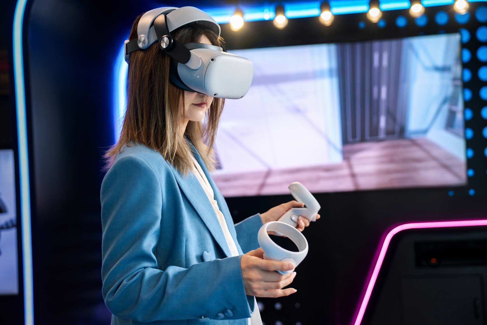Corporate tech event photography with woman using VR headset at product launch by Una Zhu